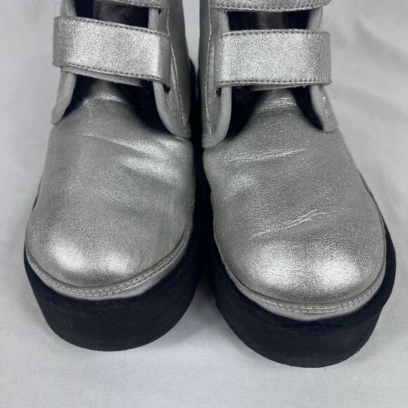 UGG Neumel Platform Leather Chukka Boots Womens Sz 6 Big Kids 4 Silver Metallic - Picture 5 of 7